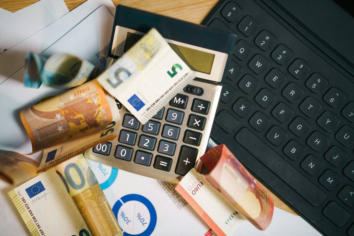 comparison of budget setup zero based method why versus traditional budgeting showing zero leakage